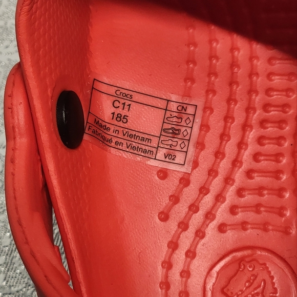 DISNEY MAQUEEN SIZE C11 Red BOY Slippers with Cartoon Charms - Picture 6 of 10